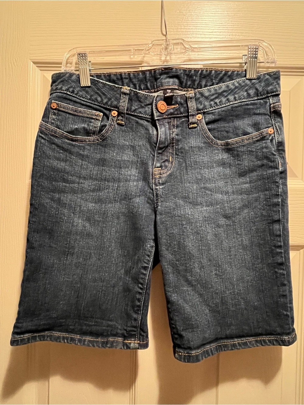 Gap 1969 Women's 6 Blue Denim Bermuda Shorts Mid Rise Stretch 5-Pocket Button
